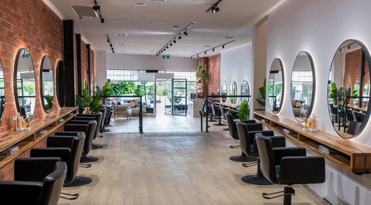 Thiết kế nội thất salon tóc đẹp hiện đại không gian xanh