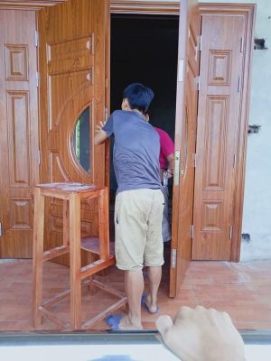 Lắp đặt cửa thép vân gỗ tại Vĩnh Phúc