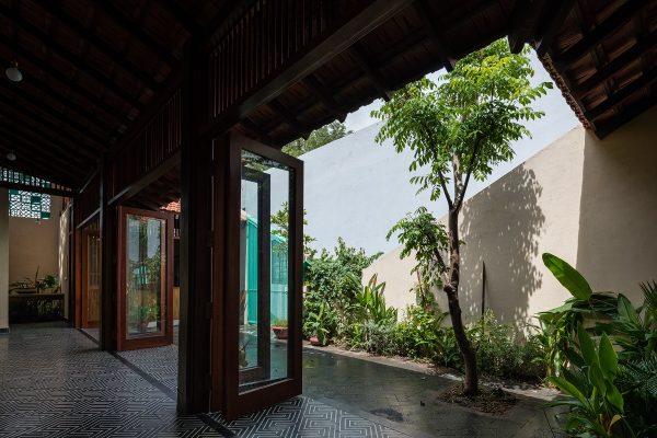 Thiết kế nhà mái ngói ven sông Hồng Hà nội phong cách cổ trang
