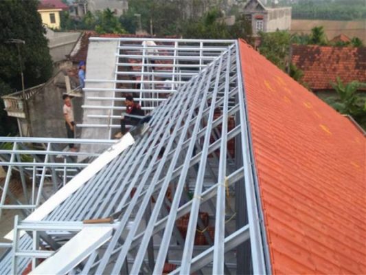 Thi công  khung vì kèo thép siêu nhẹ mái nhà tại Hà Nội.