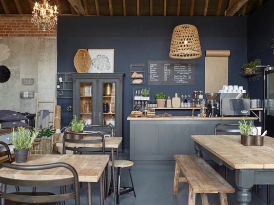 Thiết kế quán cafe theo phong cách hoài cổ giữa lòng thành phố.